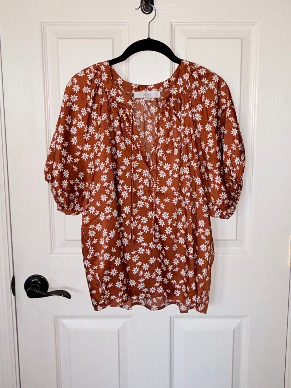 LOFT Floral Tie Neck Puff Sleeve Top 🧡🍂
